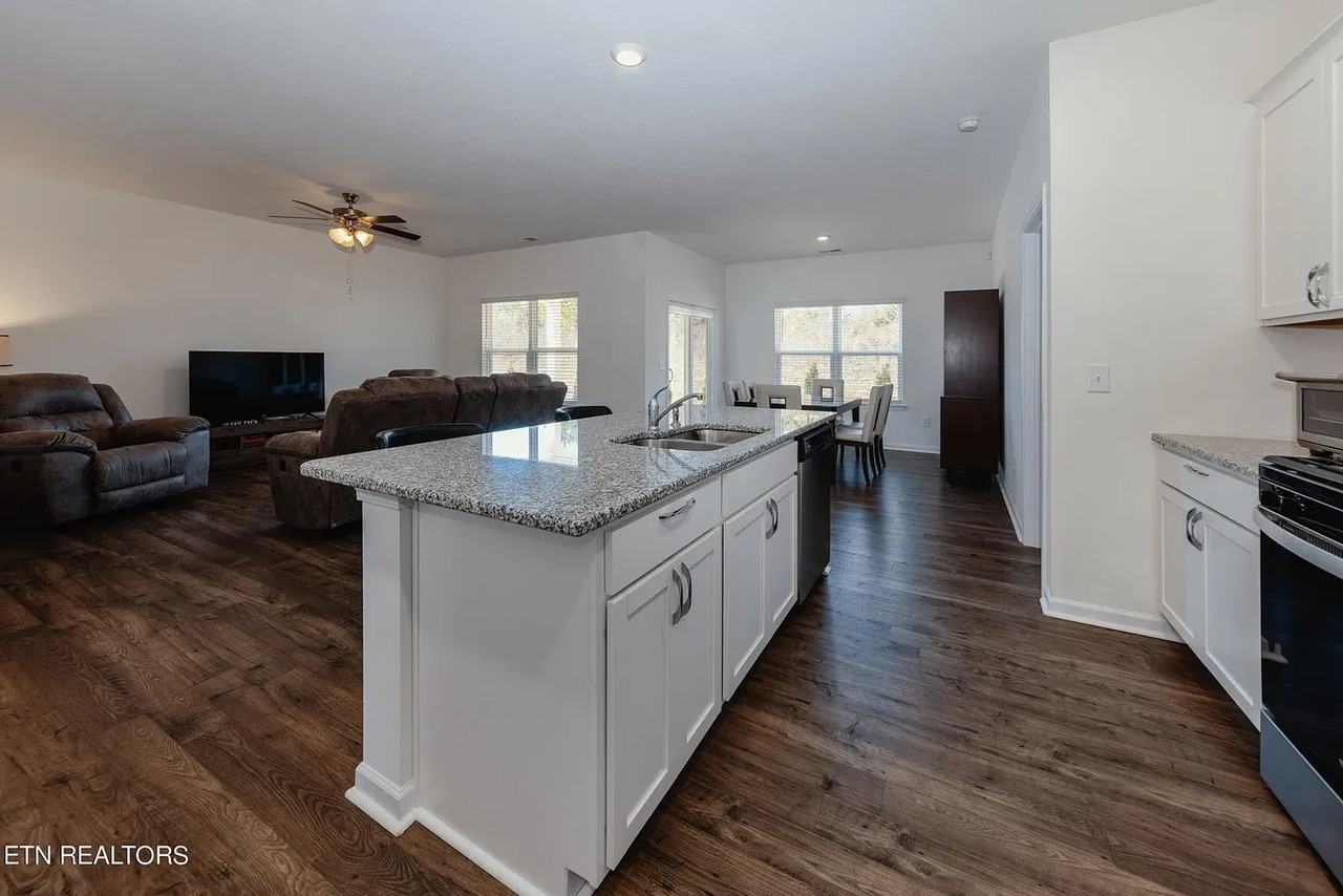 2776 Red Barn Rd - Photo 6 of 23