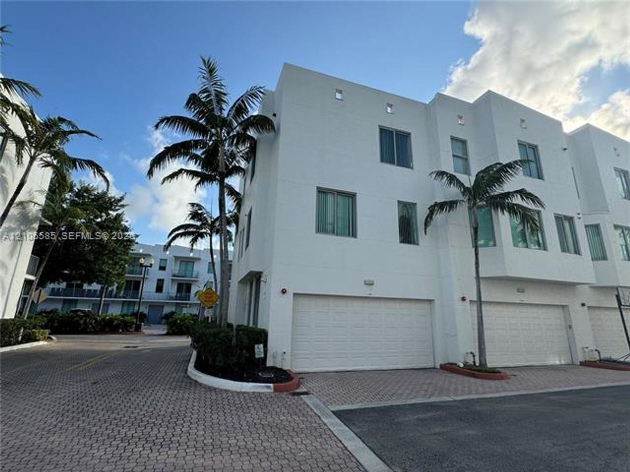 2146 2146 Van Buren St th 406 - Photo 3 of 15