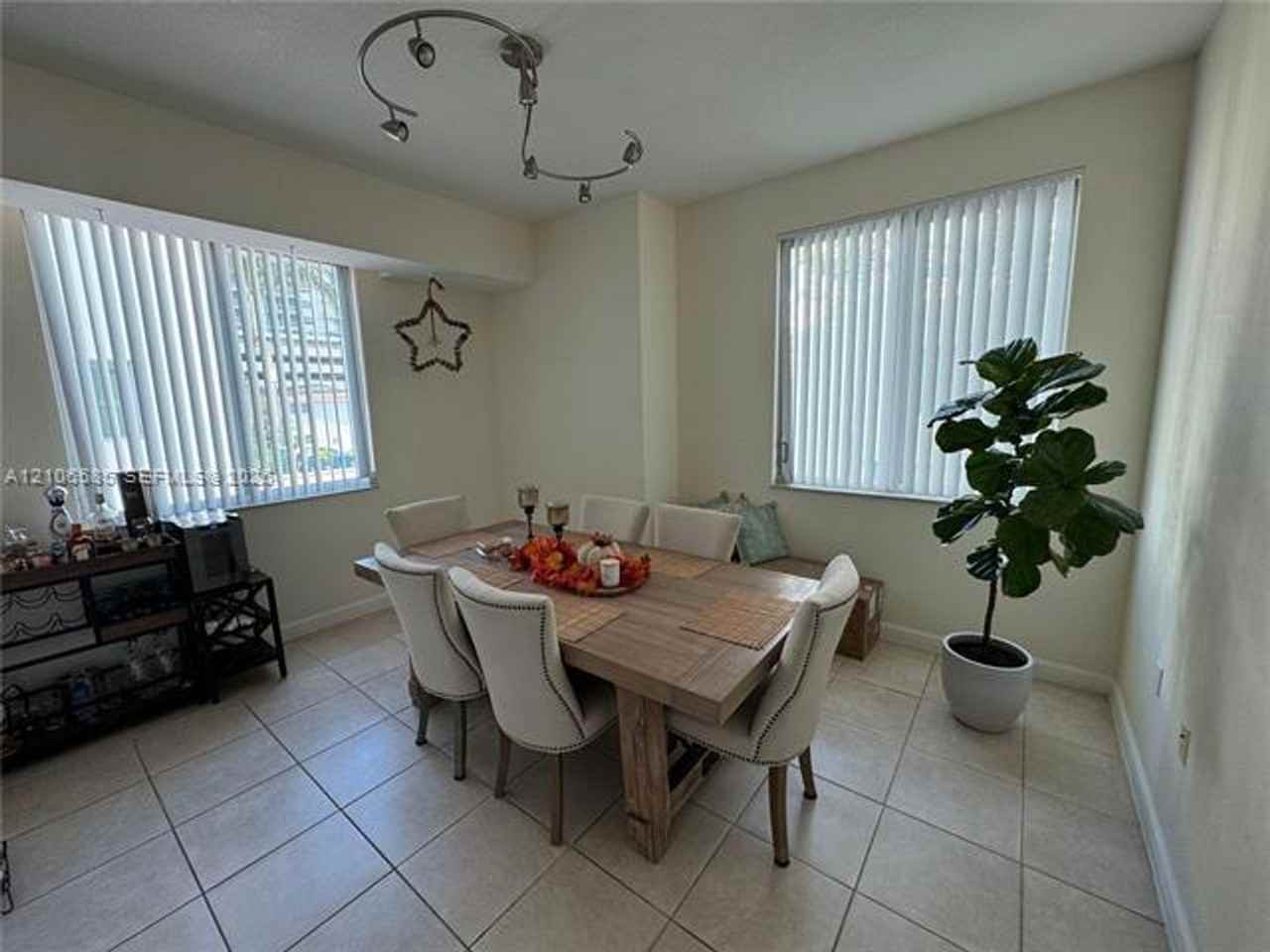 2146 2146 Van Buren St th 406 - Photo 5 of 15