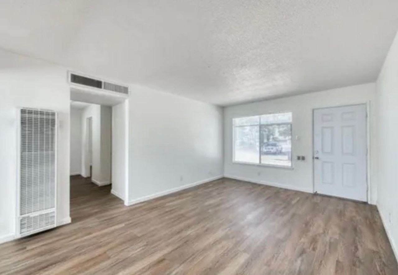 1838 S Whitney Ave - Photo 3 of 12