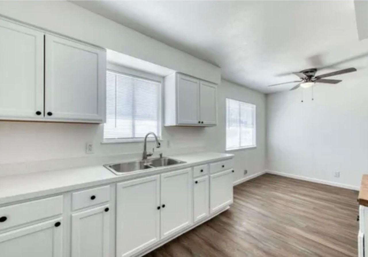 1838 S Whitney Ave - Photo 4 of 12