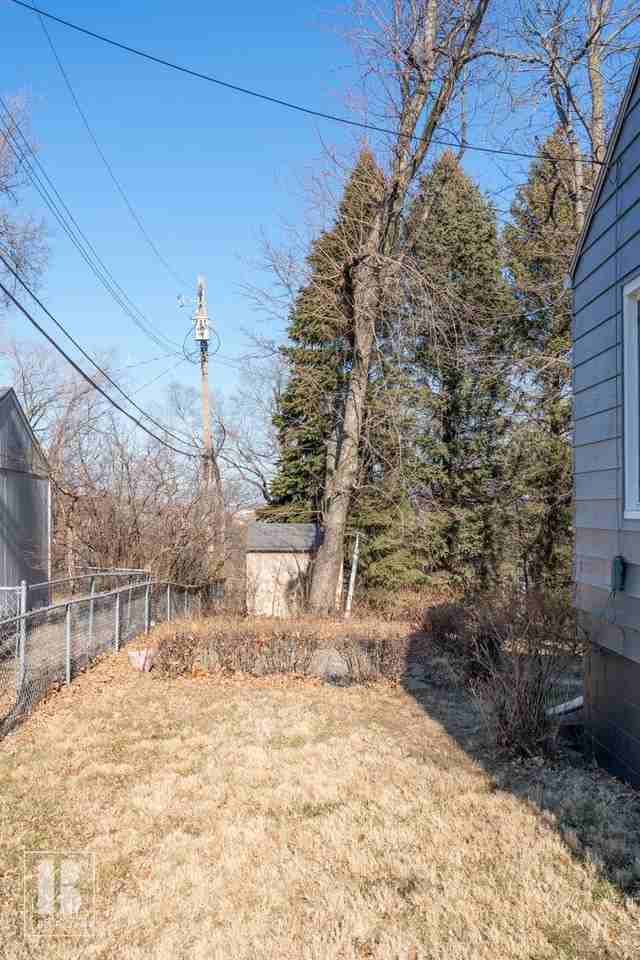 7054 Corby St - Photo 5 of 33