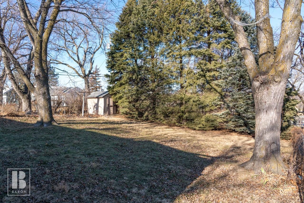 7054 Corby St - Photo 7 of 33