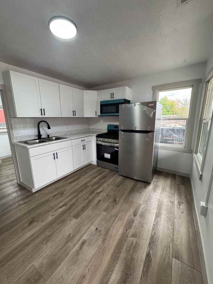 491 S 500 E - Photo 2 of 9