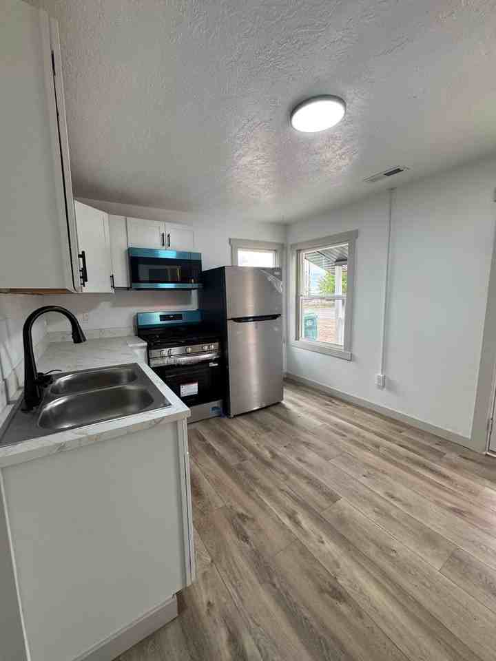 491 S 500 E - Photo 4 of 9