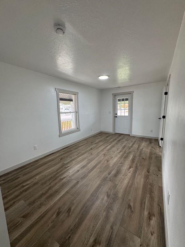 491 S 500 E - Photo 5 of 9