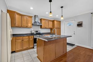 featured image of 805 Arnold Ct