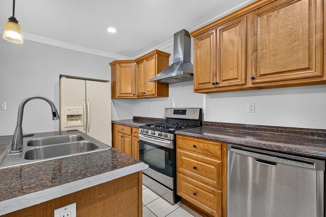 805 Arnold Ct - Photo 7 of 36
