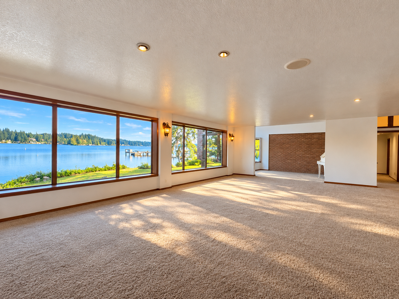 16605 W Lake Goodwin Rd - Photo 4 of 35
