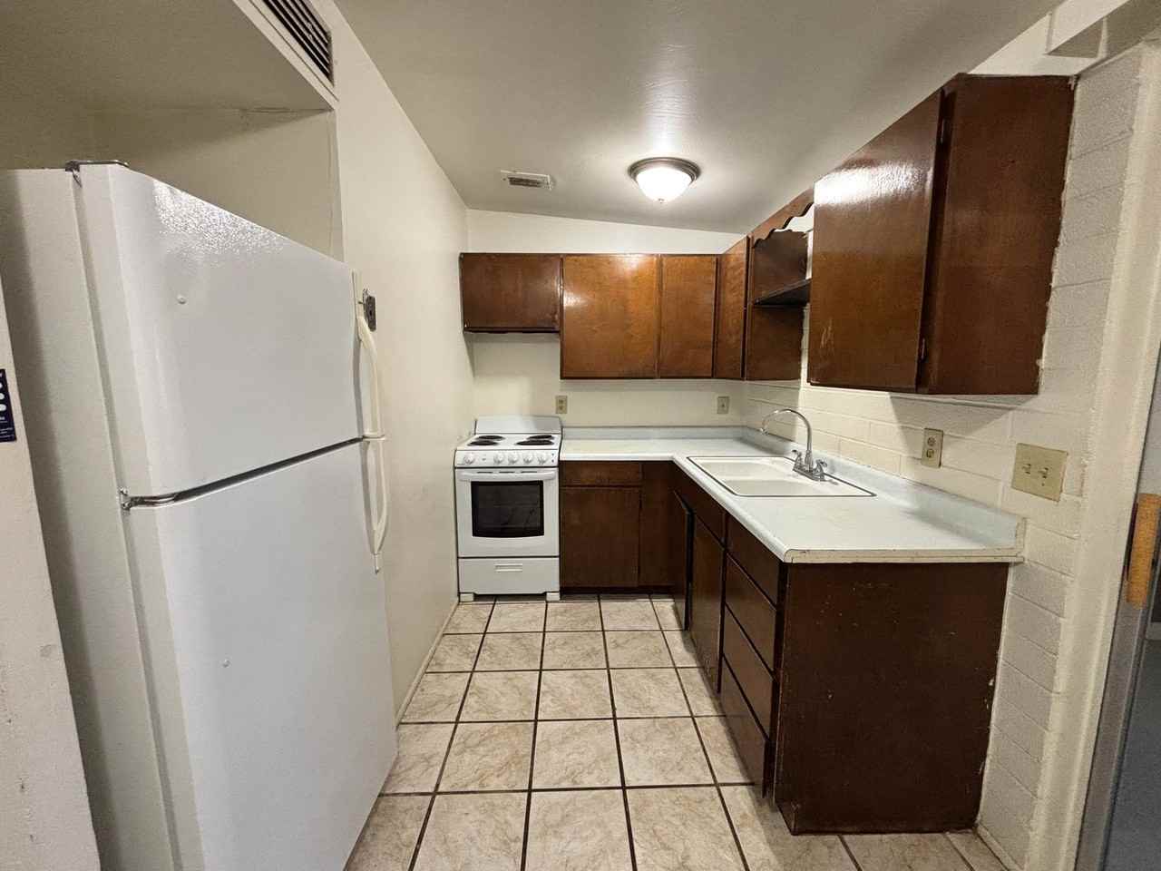 1307 E Nevada Dr - Photo 3 of 3