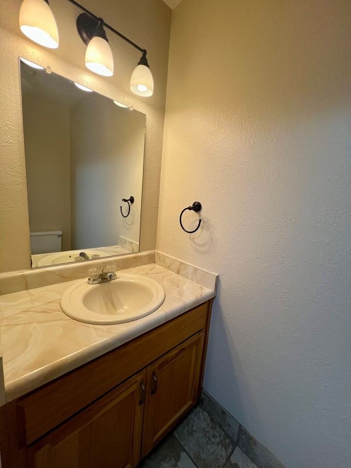 122 Amberidge Dr - Photo 4 of 14
