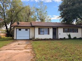 featured image of 605 N Village Pl