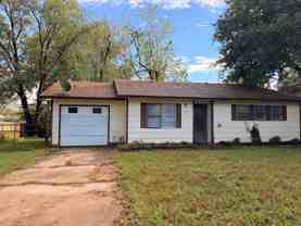 605 N Village Pl - Photo 1 of 1