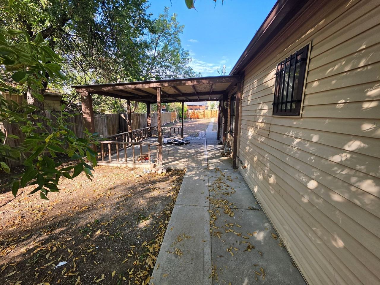1271 Meade St - Photo 3 of 21