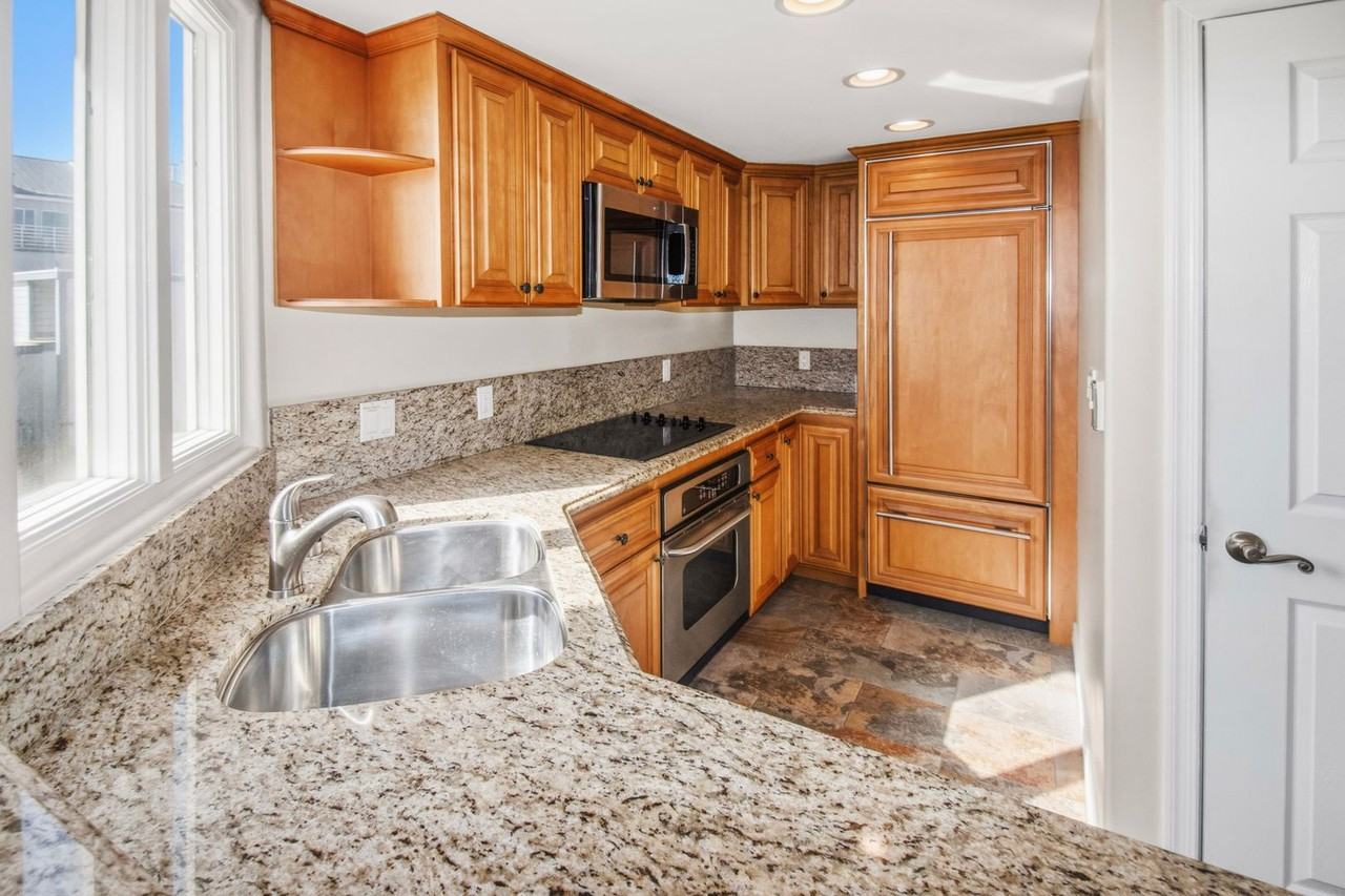 1326 Seacoast Dr - Photo 5 of 26