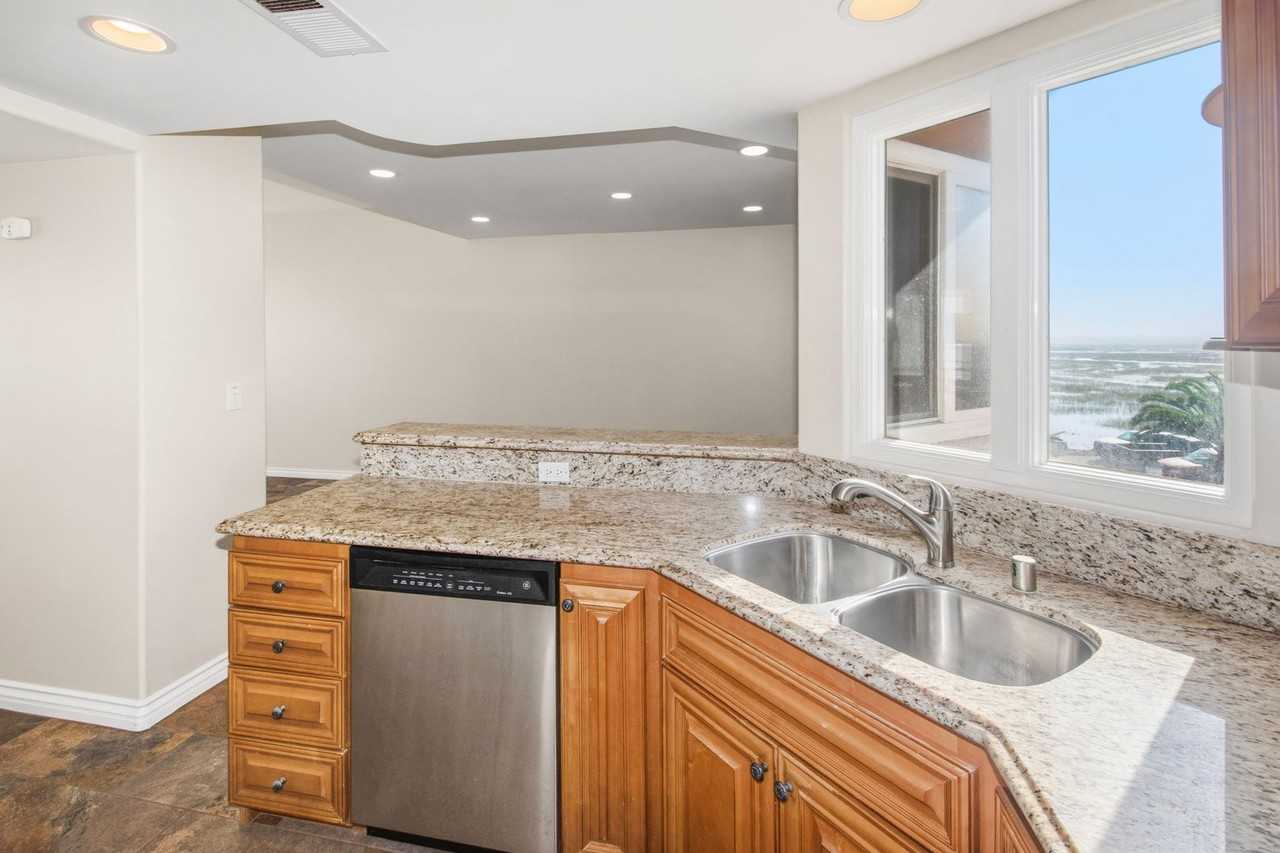 1326 Seacoast Dr - Photo 6 of 26