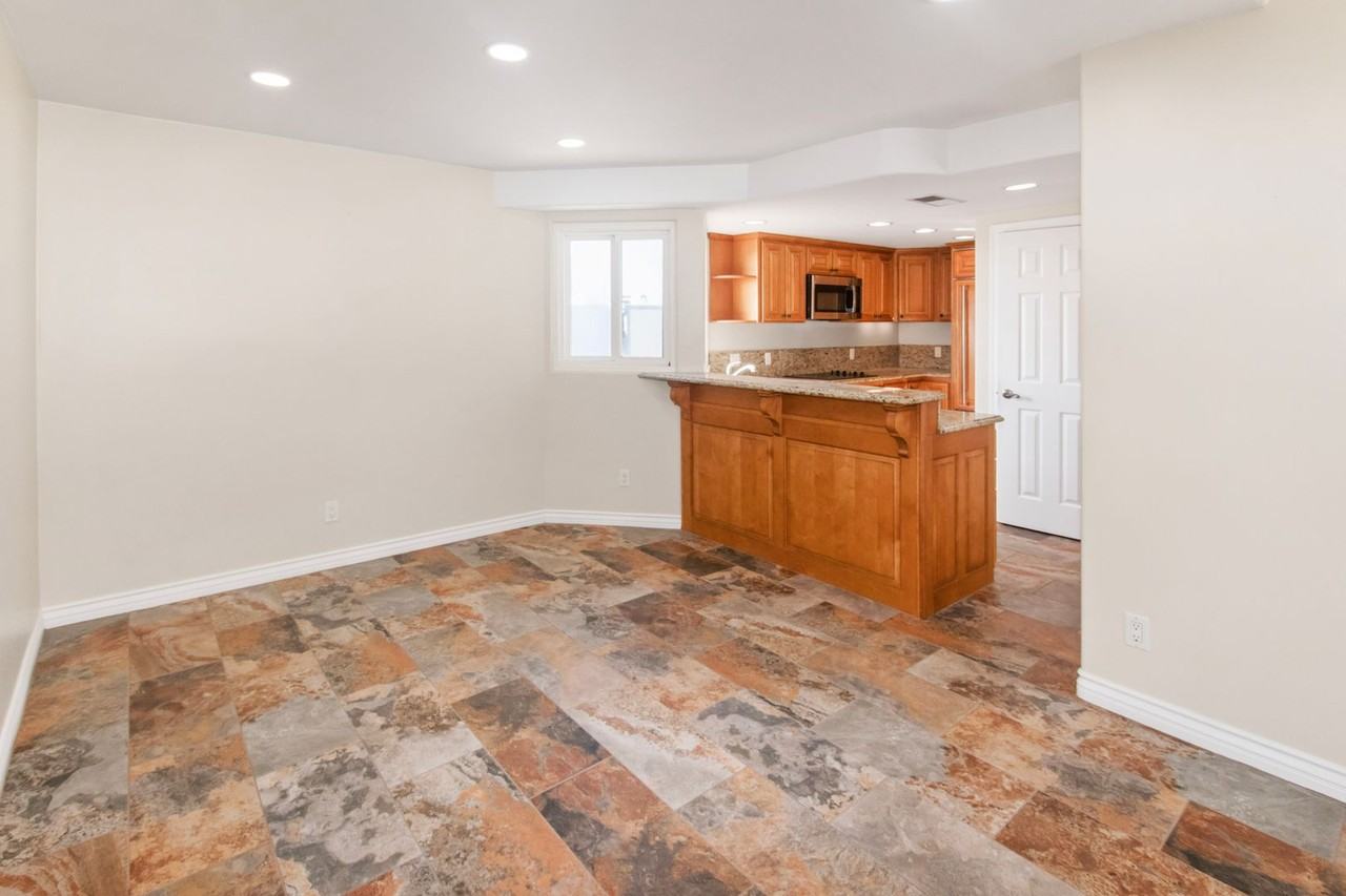 1326 Seacoast Dr - Photo 7 of 26