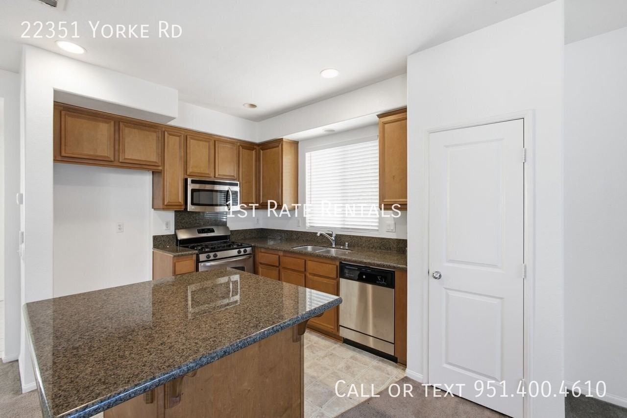 22351 Yorke Rd - Photo 5 of 12