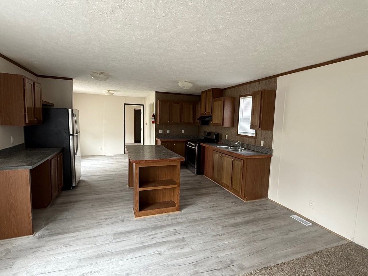 241 Birdsall Dr E - Photo 2 of 8