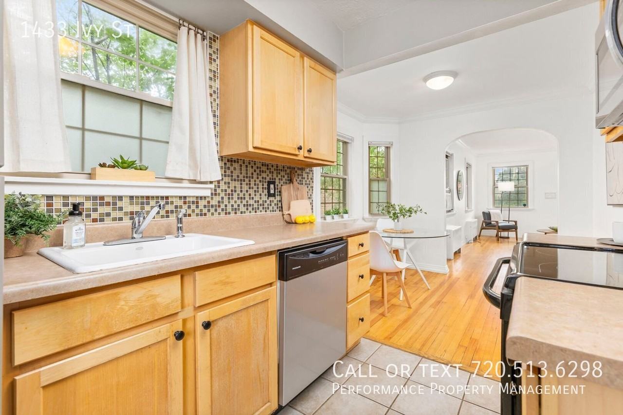 1433 Ivy St - Photo 6 of 15