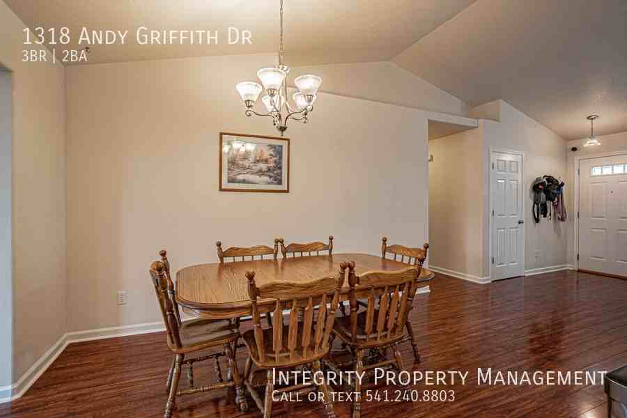 1318 Andy Griffith Dr - Photo 4 of 22