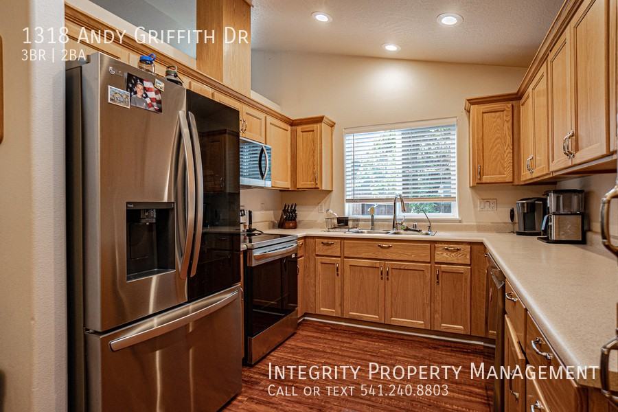 1318 Andy Griffith Dr - Photo 5 of 22