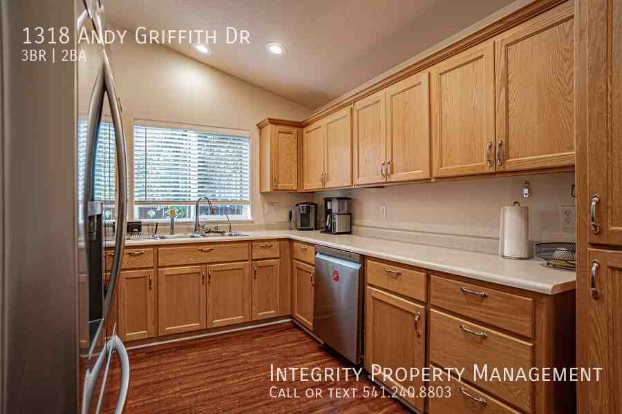 1318 Andy Griffith Dr - Photo 6 of 22