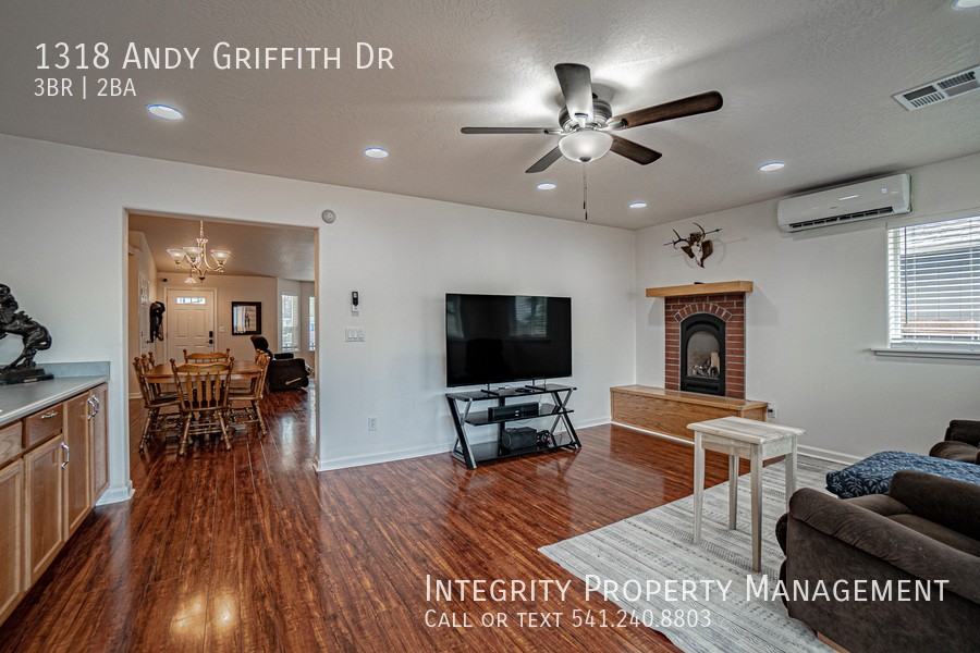 1318 Andy Griffith Dr - Photo 7 of 22