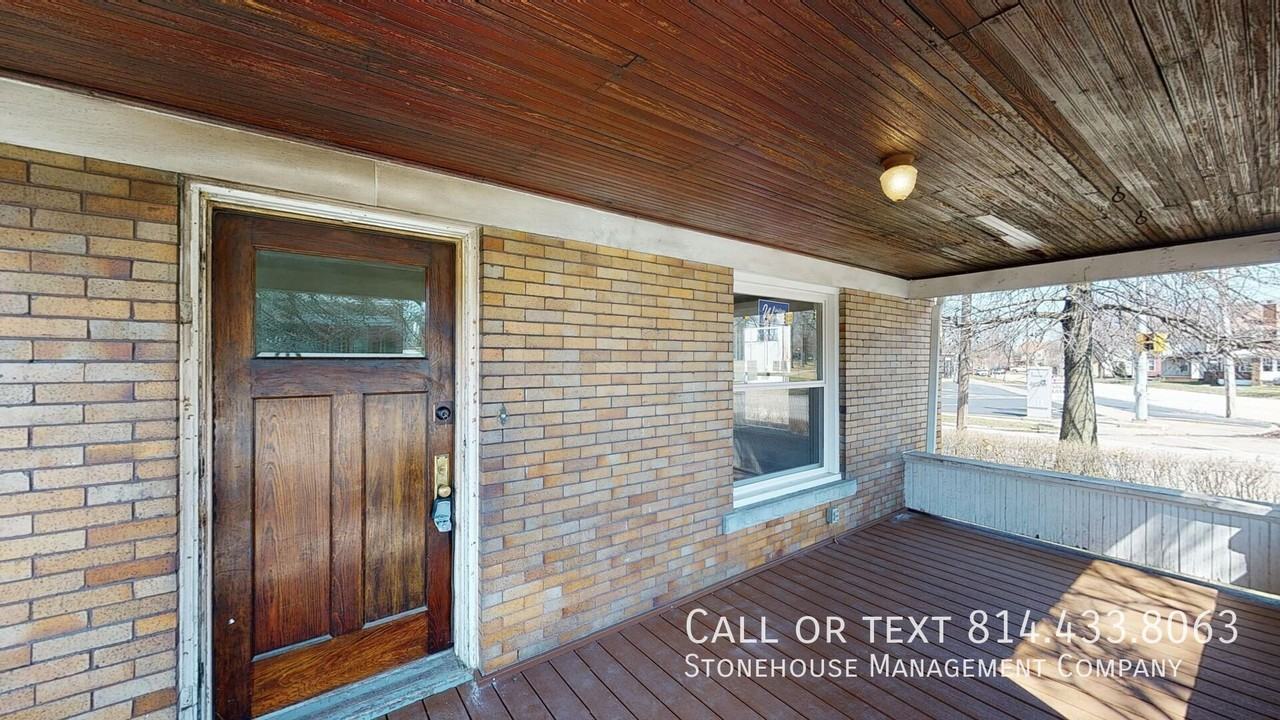 1104 W 23rd St - Photo 2 of 30