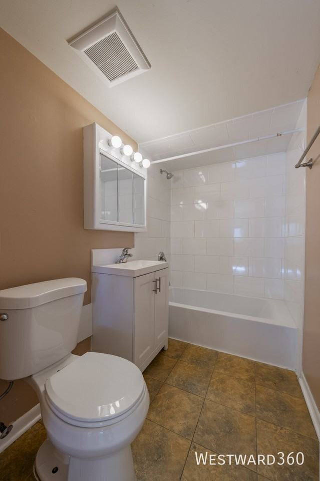9907 W 58th St #2 - Photo 3 of 11