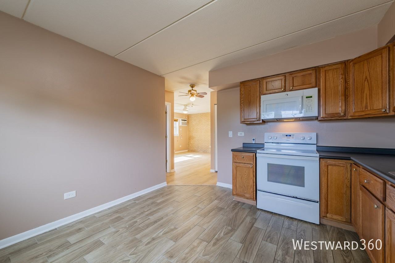 9907 W 58th St #2 - Photo 4 of 11