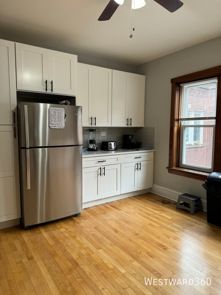 4815 W Cornelia Ave #1F - Photo 5 of 11