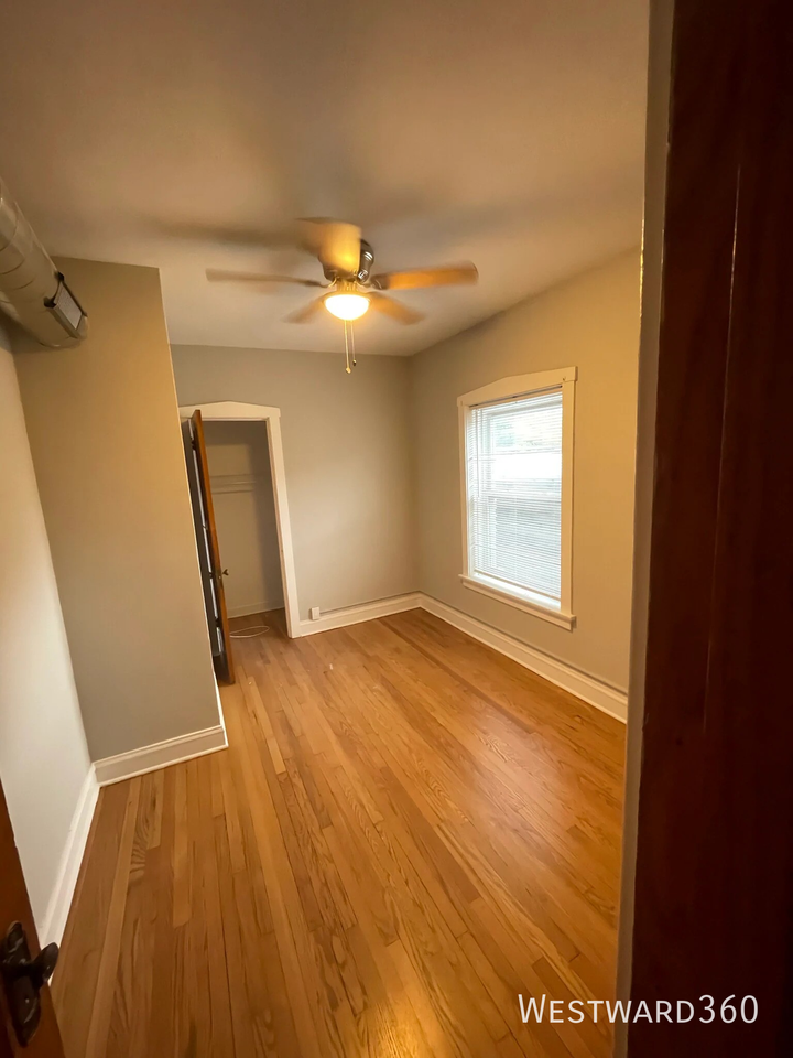 4815 W Cornelia Ave #1F - Photo 7 of 11