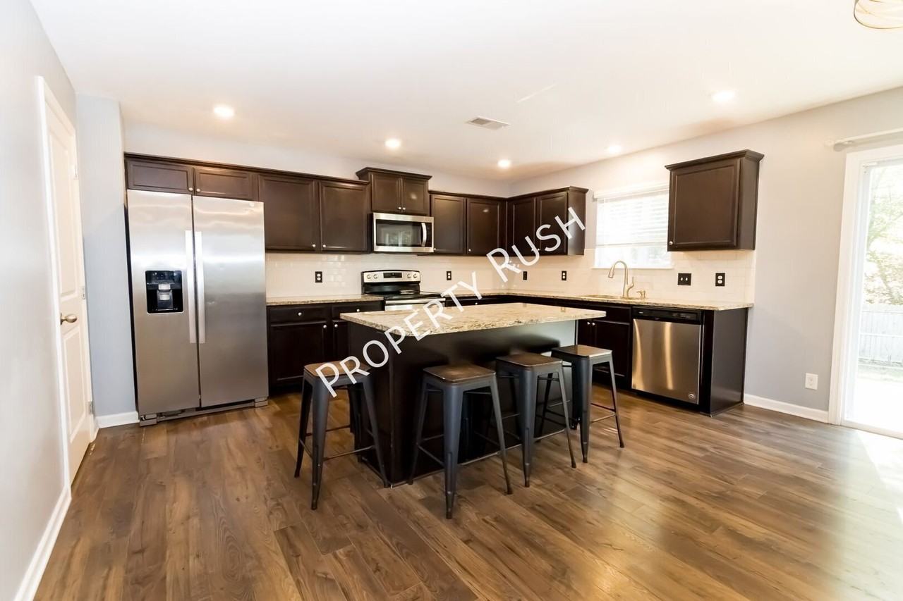 6556 Long Horn St - Photo 4 of 38