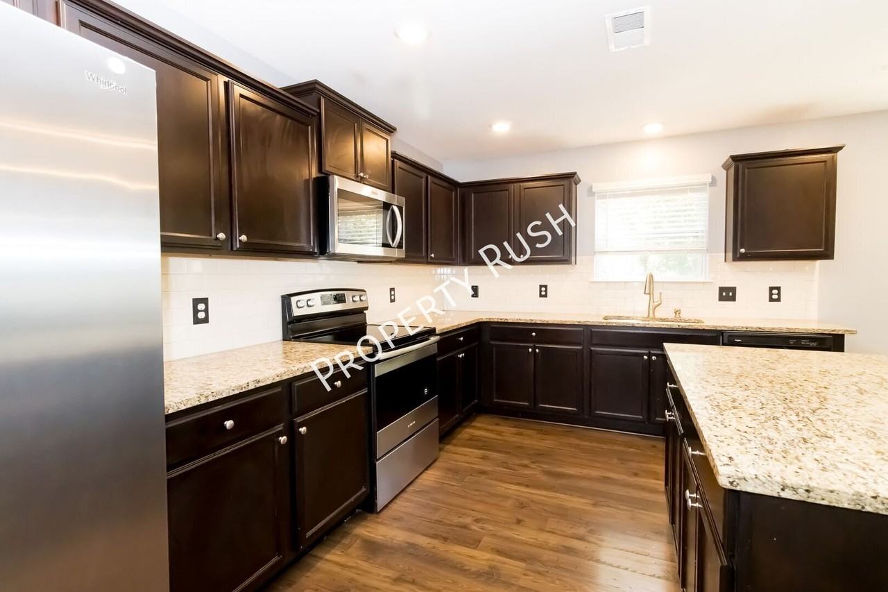 6556 Long Horn St - Photo 5 of 38