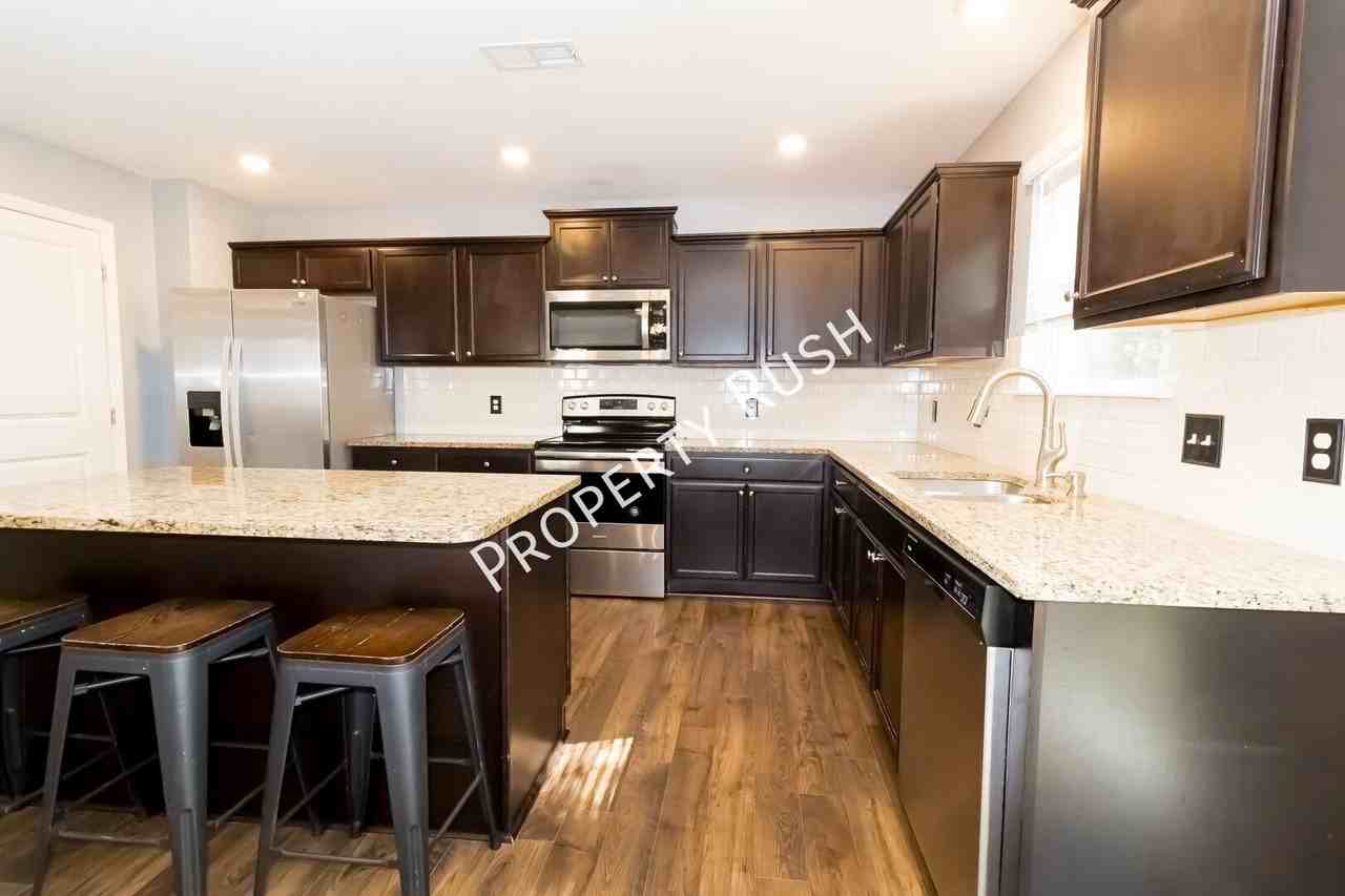 6556 Long Horn St - Photo 6 of 38