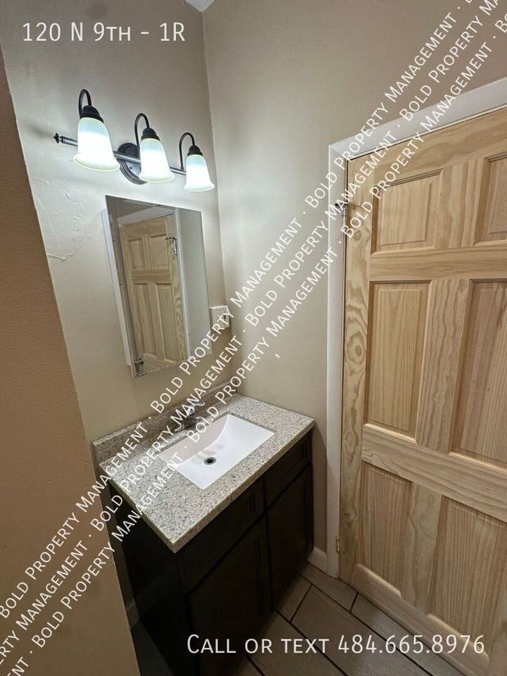 120 N 9th St #1R - Photo 5 of 8