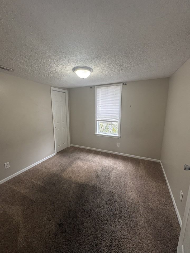 4204 Whitlock St - Photo 2 of 6