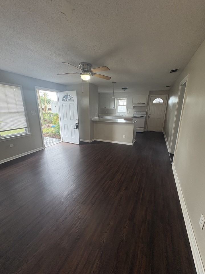 4204 Whitlock St - Photo 4 of 6