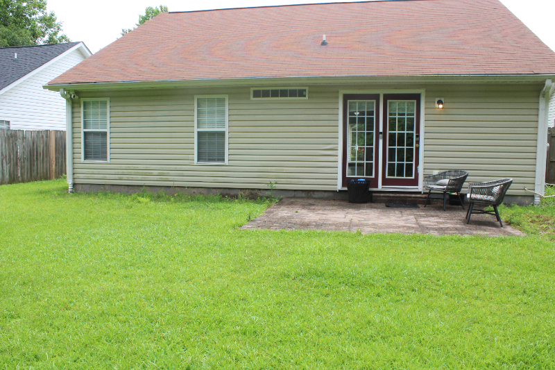 1090 Wyngate Dr - Photo 2 of 12