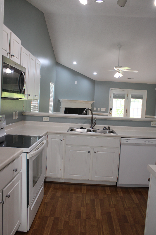 1090 Wyngate Dr - Photo 4 of 12