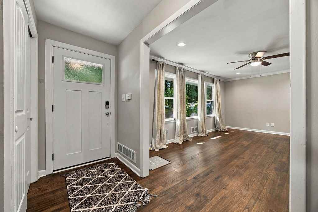 3528 Pin Oak Cir - Photo 3 of 28