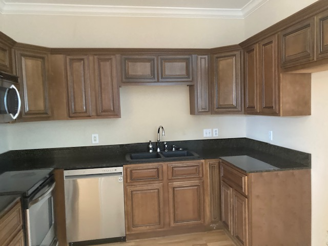 1613 Pickford Ln - Photo 3 of 20