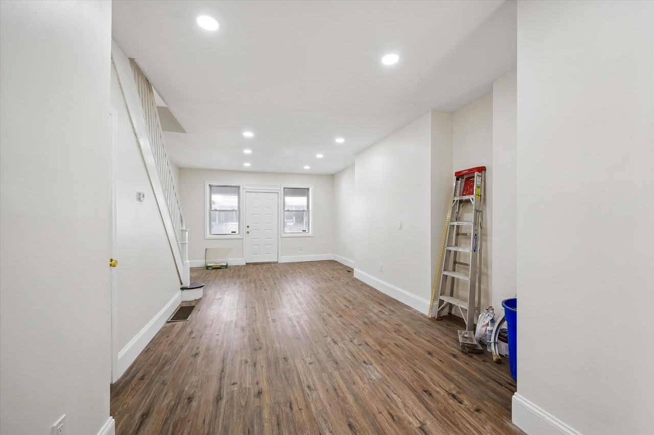 5618 Malcolm St - Photo 6 of 17