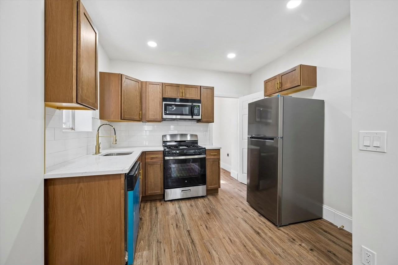 5618 Malcolm St - Photo 4 of 17