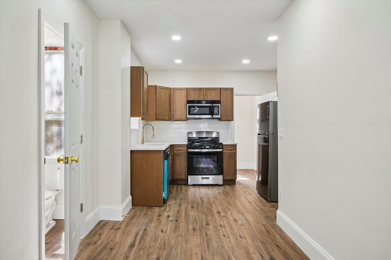 5618 Malcolm St - Photo 3 of 17