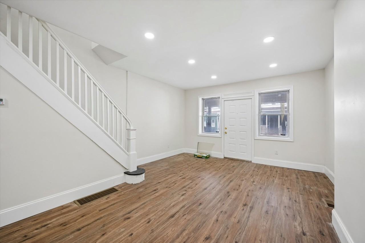 5618 Malcolm St - Photo 7 of 17