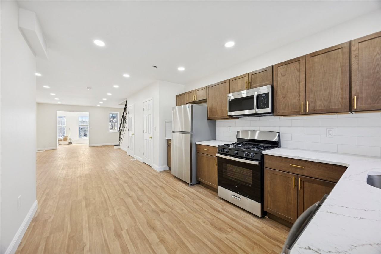 2645 S 64th St - Photo 3 of 11