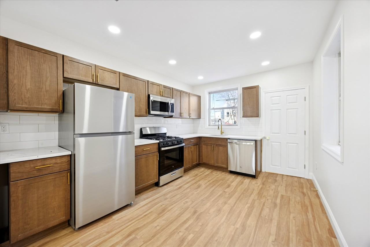 2645 S 64th St - Photo 2 of 11