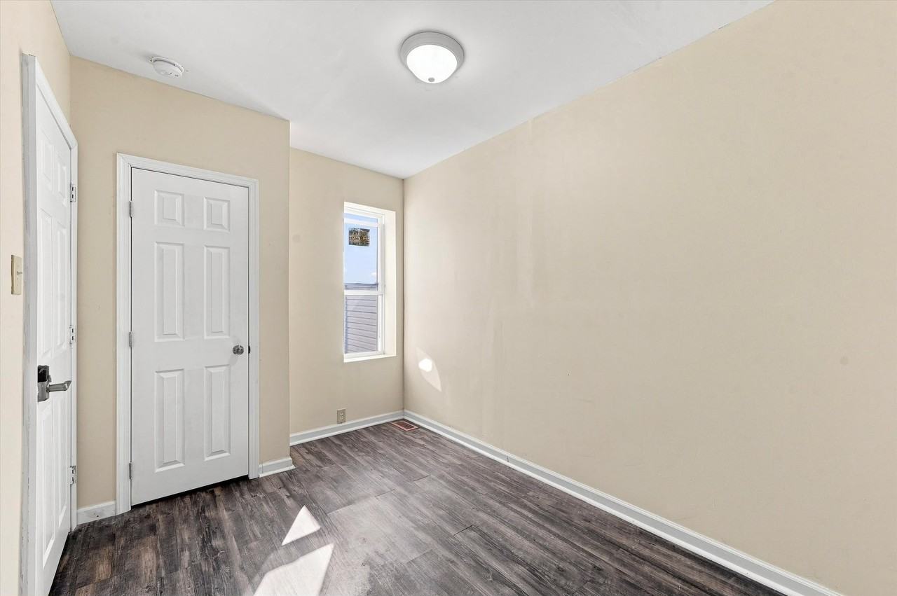 881 N 51st St - Photo 7 of 10